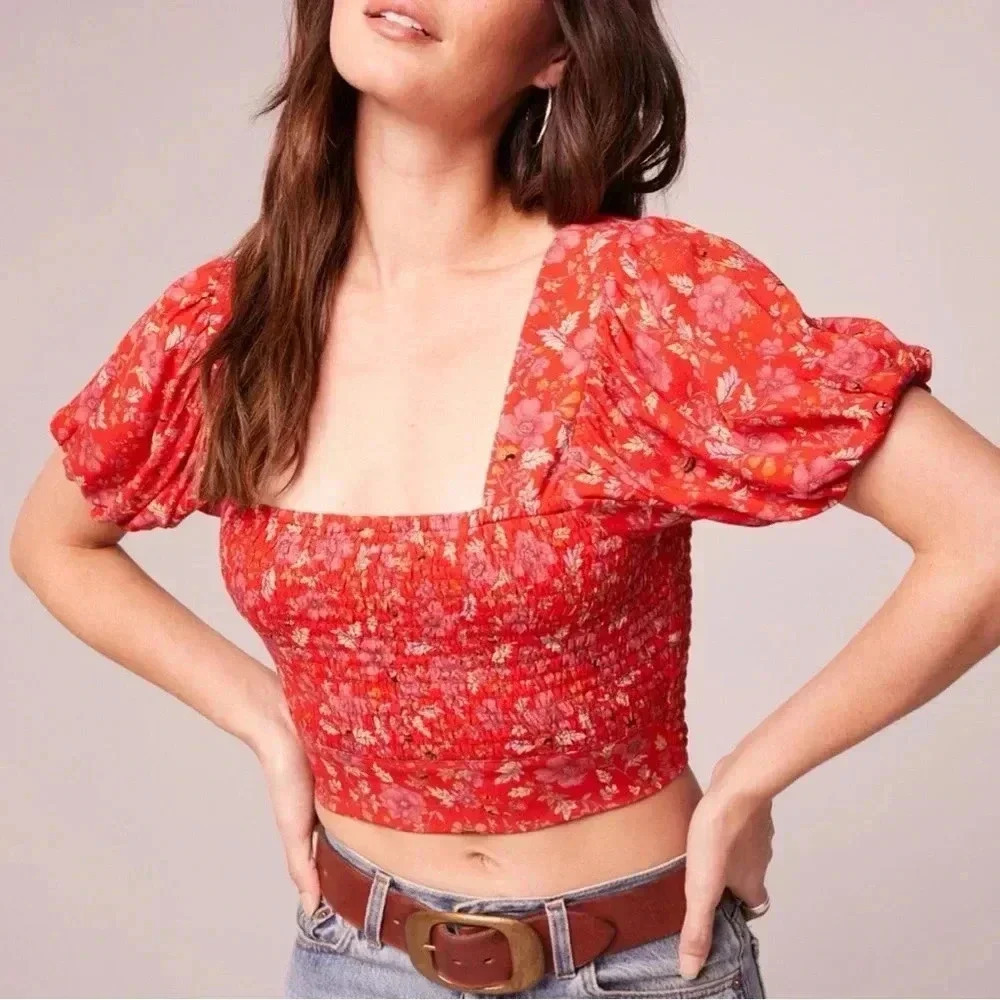 New B.O.G. Collective Band Of The Free Boho Red Floral Blouse Smocked Crop Sz M - Picture 2 of 13